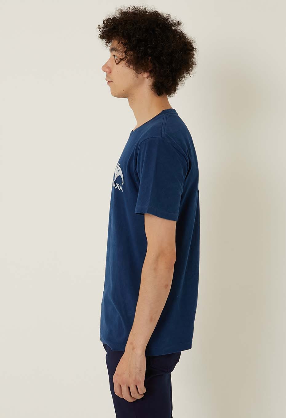 晴姿 バッセンバックプリント インディゴ Ｔシャツ - INDIGO