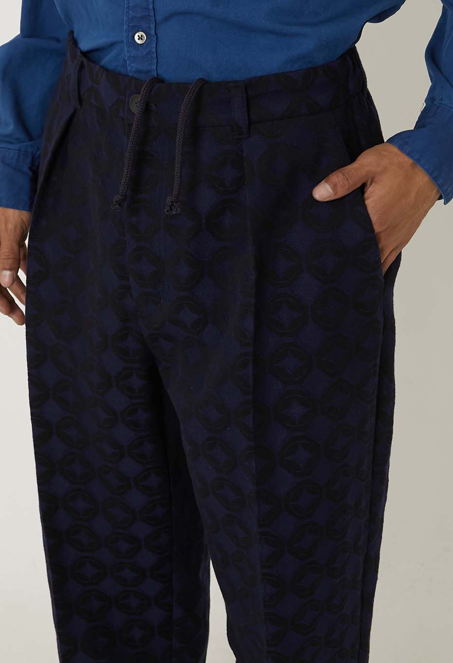 シッポウジャカード タックドローストレートパンツ - DARK NAVY