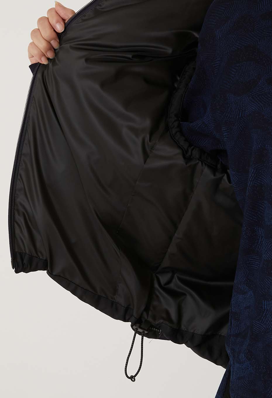 インディゴナイロンサテン リサイクルダウン フードベスト - INDIGO